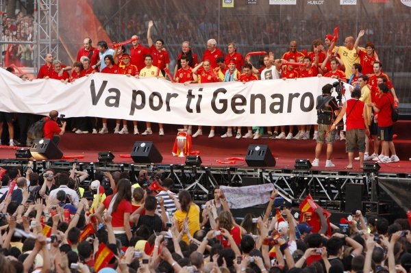 Los jugadores de la selección dedicaron el título a Genaro Borrás, fallecido recientemente. foto: efe