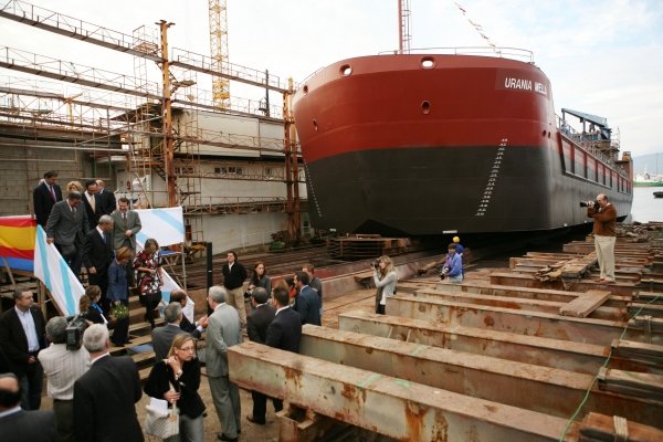 El buque Urania de Mella, de 73 metros de eslora, fue amadrinado por la ministra Elena Espinosa. Foto: raquel