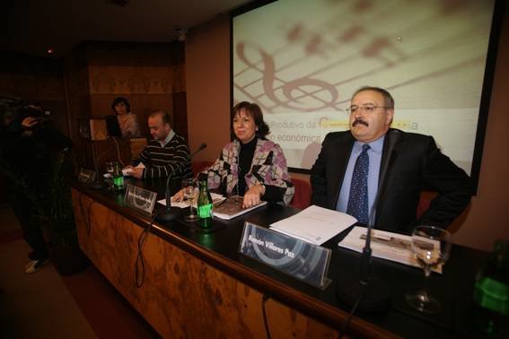 Hakan Casares, Teresa Pisano y Ramón Villares, ayer en la presentación del estudio. foto: vicente.