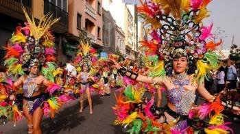 La crisis impone recortes de hasta el 30% al Carnaval pero no frena la fiesta (Foto: Archivo EFE)