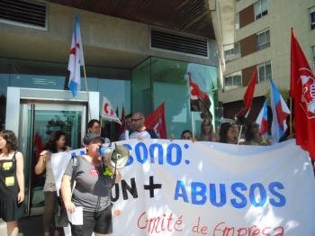 Una protesta de trabajadores de Unísono el año pasado en Vigo.