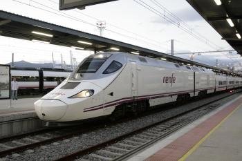 Un tren Alvia en la estación de Vigo-Guixar. Habrá cambios, que Renfe no quiso especificar. 