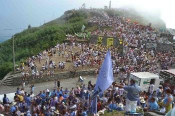 Aspecto que presentaba el monte de Santa Trega ayer a la llegada de los romeros en el centenario de la subida.