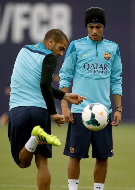 Dani Alves y Neymar, en el entrenamiento de ayer del Barcelona