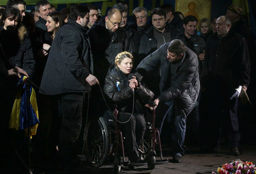 La opositora Yulia Timoshenko dirige unas palabras a los ucranianos en la plaza de Kiev.