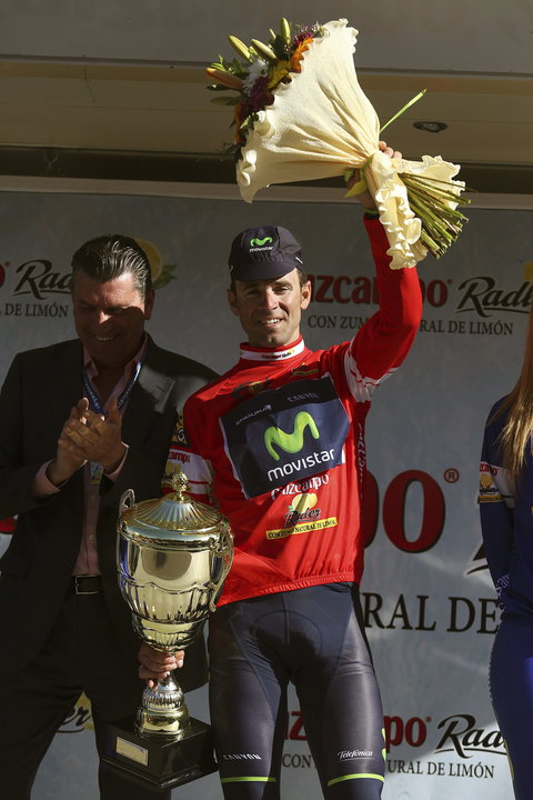 Alejandro Valverde celebra la victoria en la Vuelta a Andalucía. 