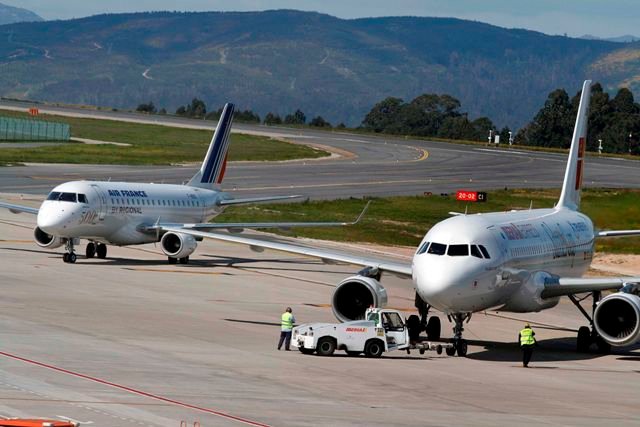 Aviones de Air France, que deja este mes una de sus rutas, e Iberia Express, que las amplía.