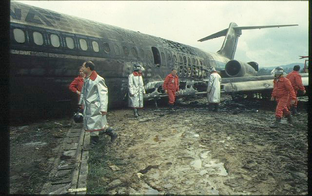 Un aparatoso accidente terminó con un avión incendiado pero sin víctimas mortales en Vigo. 