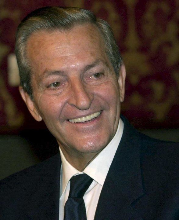  Fotografía de archivo (Madrid, 25/11/2002) del expresidente del Gobierno Adolfo Suárez