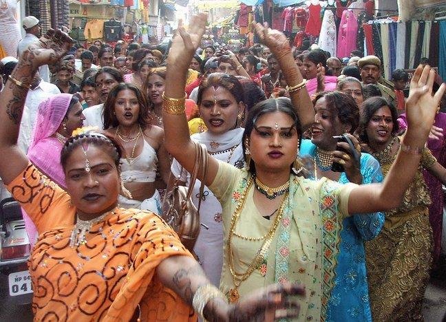 La India reconoce a los transexuales como un 'tercer género'