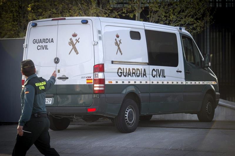 El furgón de la Guardia Civil que ha trasladado al extesorero del PP Luis Bárcenas