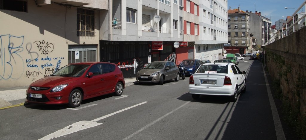 La pelea se produjo a media tarde en la calle Santander, en el barrio de Teis, en plena vía pública.