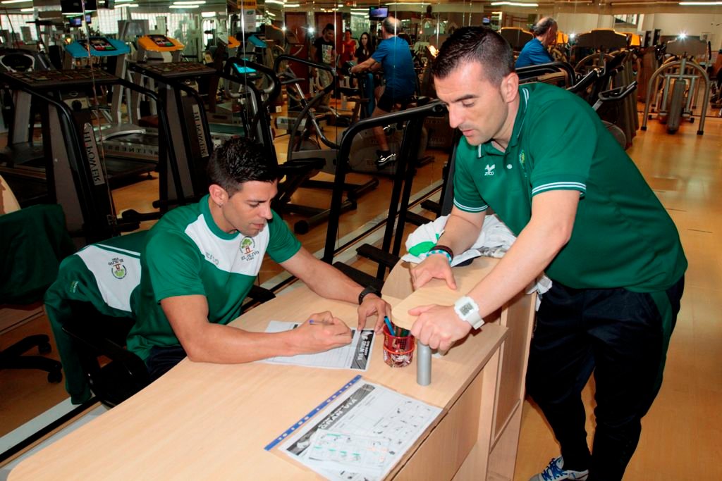 Jesús Manzano y Juan Carlos García 'Charlie' enfocan la preparación de El Olivo para disputar la promoción de ascenso. 
