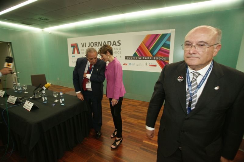 El presidente del Consejo de la Abogacía, Carlos Carnicer, durante las jornadas celebradas en Vigo.
