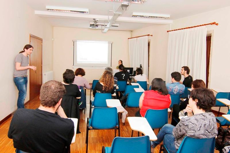 Asistentes a uno de los cursos del Aula de la UNED de Vigo, que abrió el año pasado sus puertas.