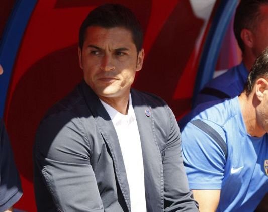 Luis Enrique Martínez y Francisco Rodríguez, ayer en sus respectivos banquillos del Estadio de los Juegos del Mediterráneo.