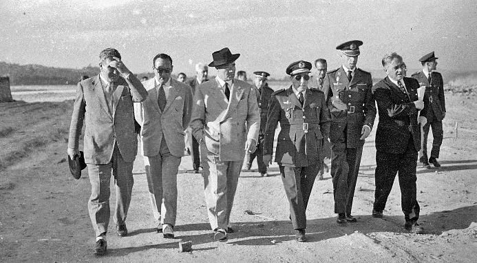Una de las visitas a Peinador, agosto de 1952, con Gallarza y el alcalde Pérez Lorente.