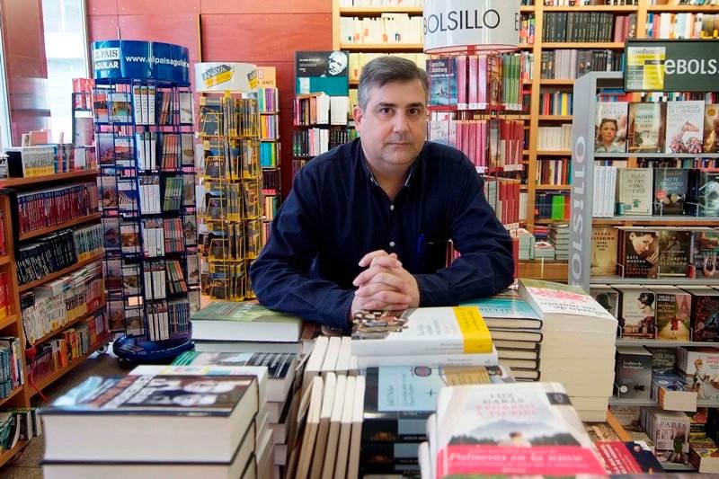 Xurxo Patiño, presidente de los libreros, cree que se debe reconocer el trabajo del creador literario.