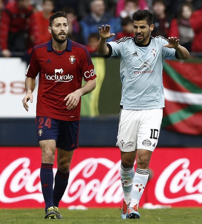 Nolito celebra uno de sus dos goles en Pamplona, donde el Celta logró su octava victoria como visitante.