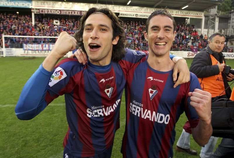 Jota Peleteiro celebra el ascenso logrado con el Eibar.