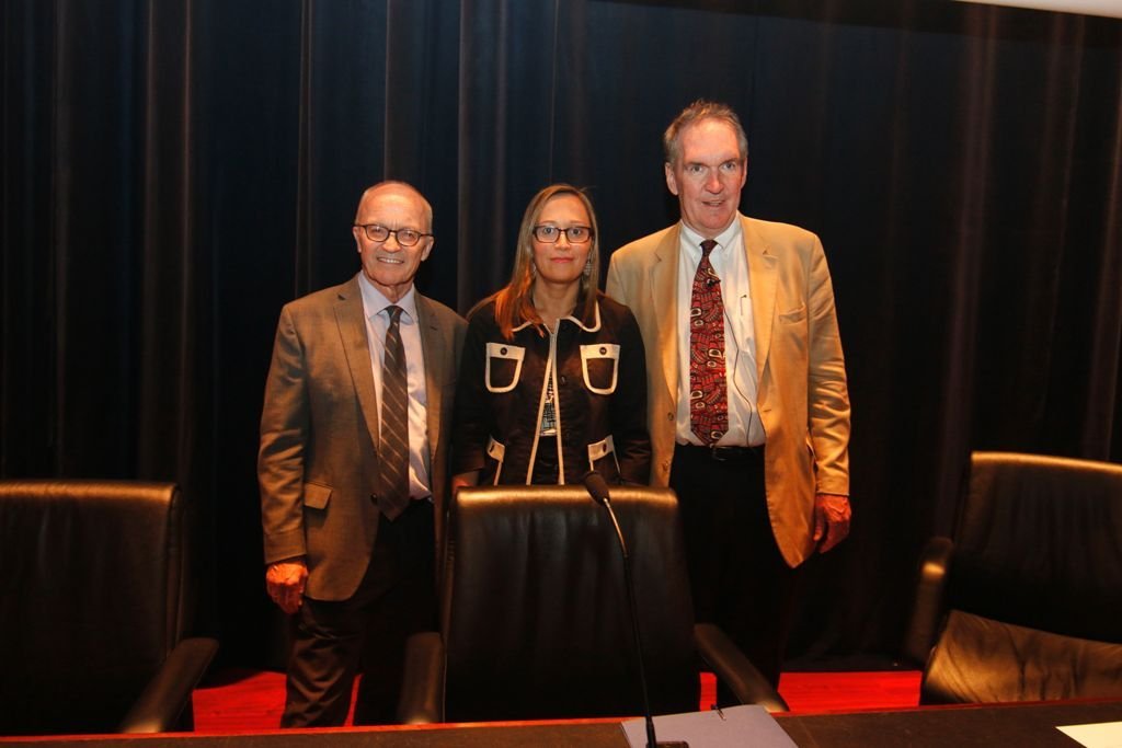 El Nobel de Economía, Finn Kydland, la conselleira Elena Muñoz y el catedrático Timoty Kehoe.