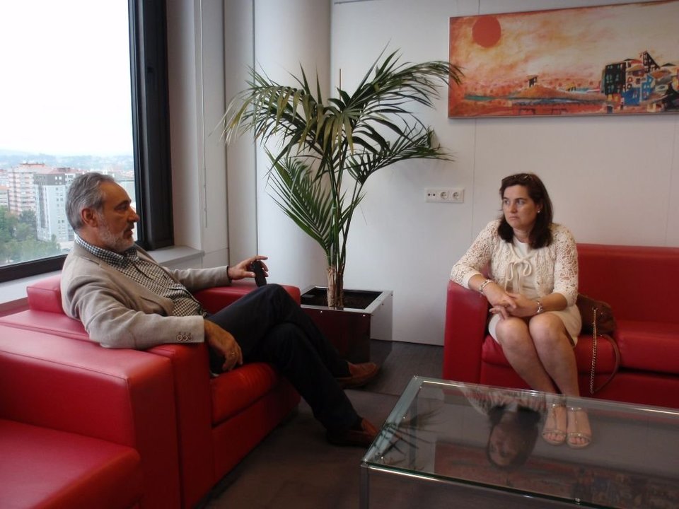 La alcaldesa de Crecente se entrevista con Cores Tourís
