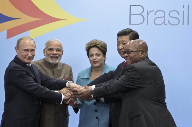 Vladimir Putin, junto a otros dirigentes internacionales en la inauguración del BRICS en Brasil. 
