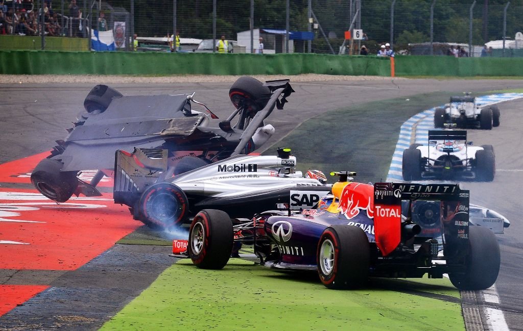 El Williams de Felipe Massa volcó en la primera vuelta