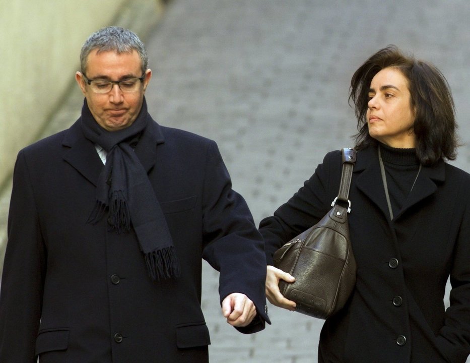 Diego Torres accede al juzgado de Palma con su esposa, Ana María Tejeiro.