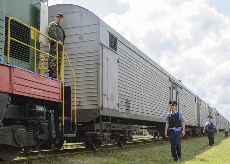 El tren refrigerado con los cuerpos de los fallecidos en el accidente de avión en Donetsk.