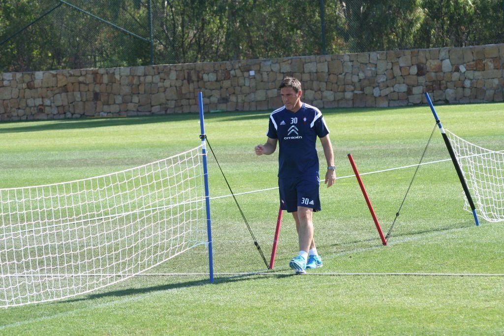 Eduardo Berizzo, durante el entrenamiento de ayer en Marbella.