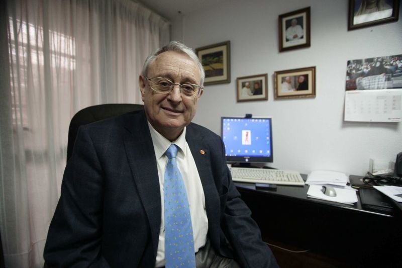 Ángel Dorrego, en su despacho en Cáritas Diocesanas.