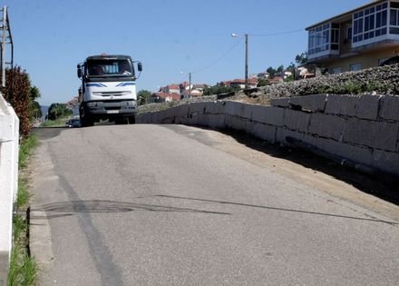 El cambio de rasante es uno de los puntos negros de esta carretera de Cesantes.