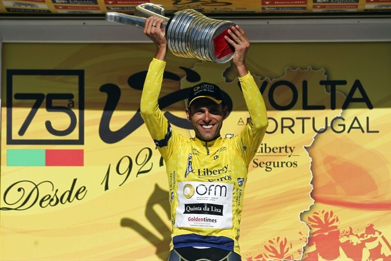 Álex Marque, en el podio de la pasada edición de la Volta a Portugal.