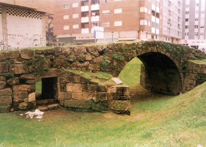 El puente de Castrelos no cruza el río desde el desvío del cauce en los 70.