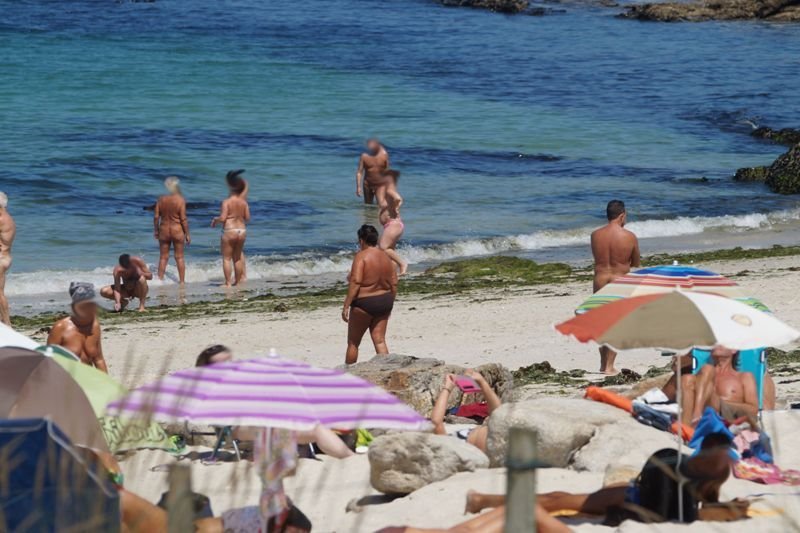 La playa de A Fontaíña, al lado del Vao, se ha convertido en paraje mayoritariamente nudista.