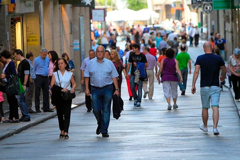 Ourense —en la imagen una calle del centro— es una provincia con graves problemas demográficos.
