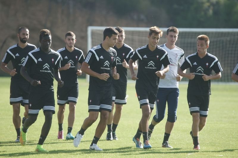 Jugadores del filial del Celta, en un entrenamiento de esta semana en A Madroa.