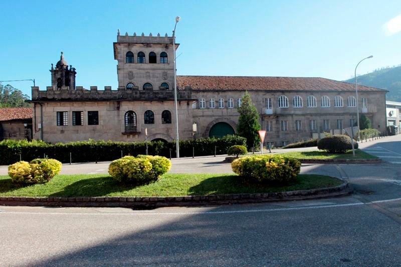 El convento-monasterio pertenece a la firma viguesa Inversiones Intermundial, que lo vende o lo alquila.
