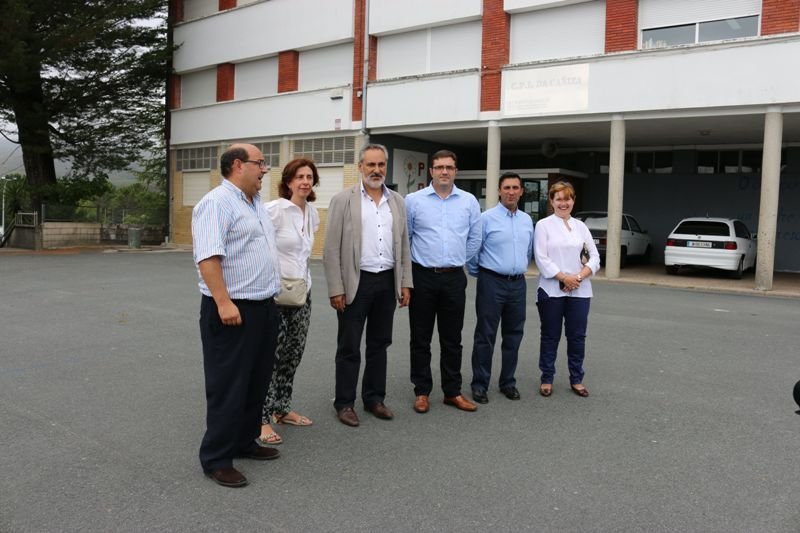 El alcalde de A Cañiza y el delegado de la Xunta, en el centro, durante la visita a las instalaciones.