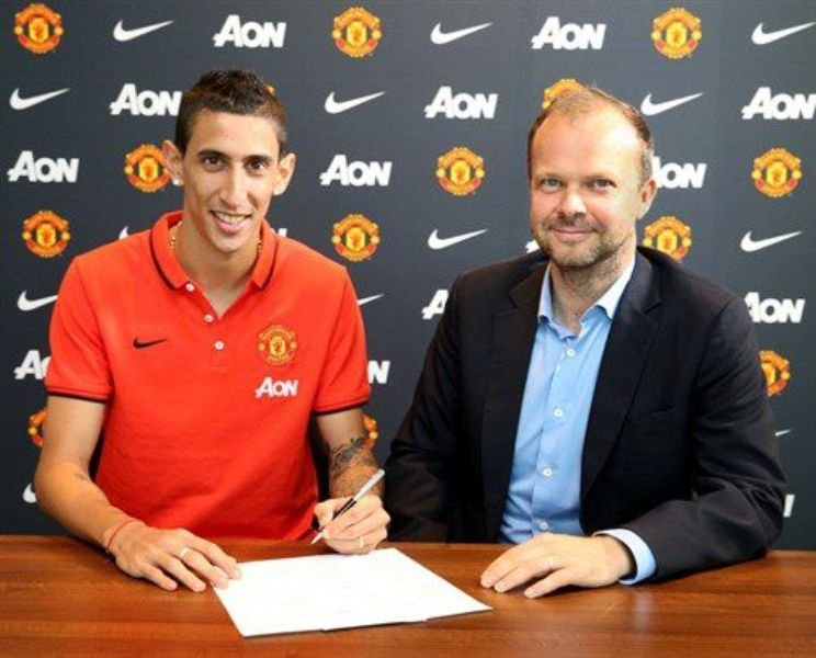 Ángel Di María firmó ayer su contrato con el Manchester United.