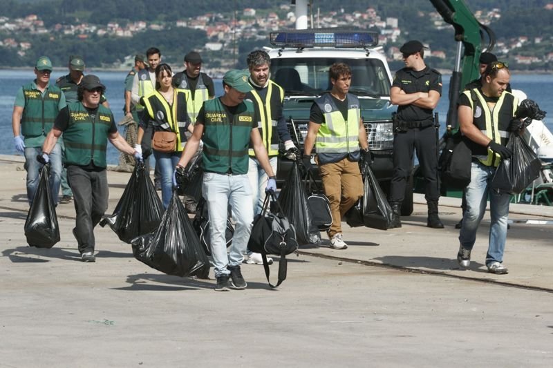 La droga estaba distribuida por el velero en bolsas y fue desembarcada ayer en el muelle comercial del Puerto de Vigo.