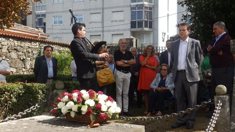 Caballero, ayer durante el homenaje a los alcaldes Martínez Garrido, Blein Budiño y Antela Conde.