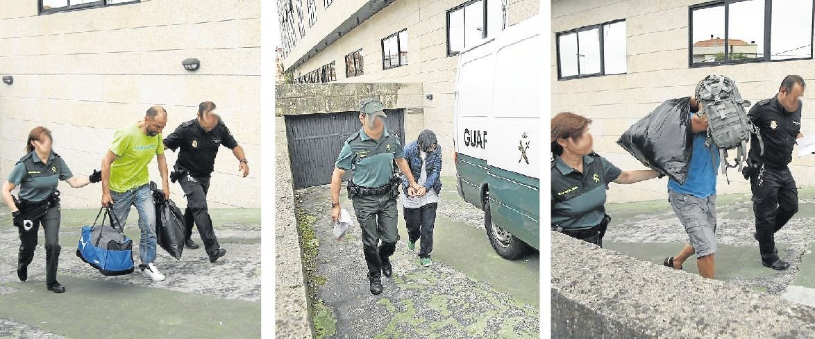 Los tres detenidos, ayer, a su salida de los juzgados de Vigo para ser trasladados a la prisión de A Lama.