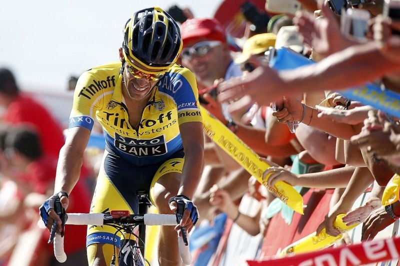 El madrileño Alberto Contador, tras cruzar la meta en la etapa de ayer.