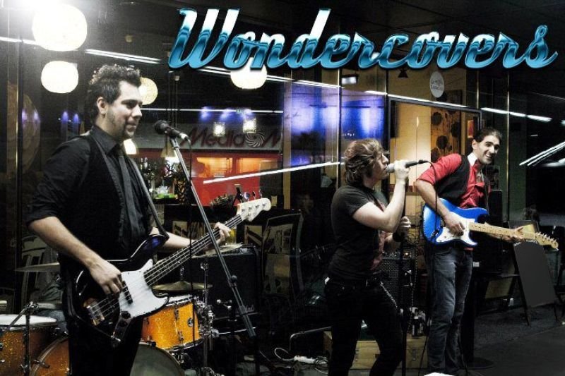 El grupo Wondercovers actuará esta noche en Castrelos tras el concierto de Los cacikes.