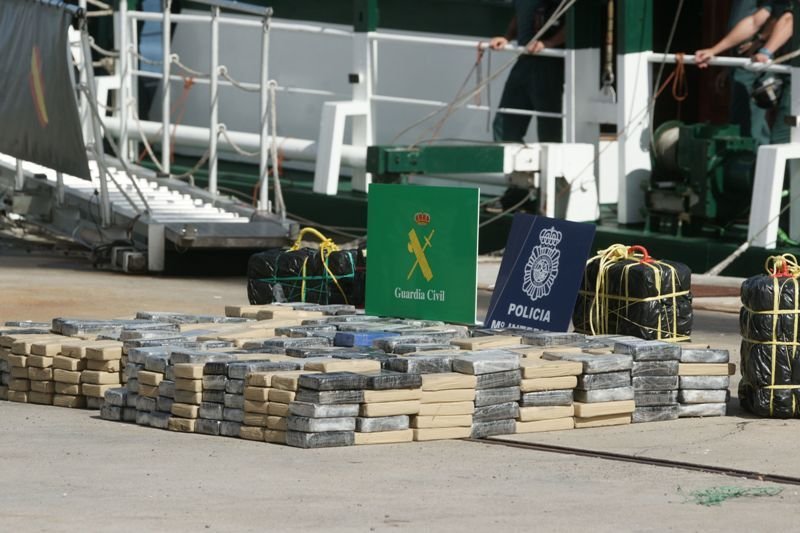 Los 800 kilos de cocaína intervenidos en el velero esta semana en el puerto vigués.