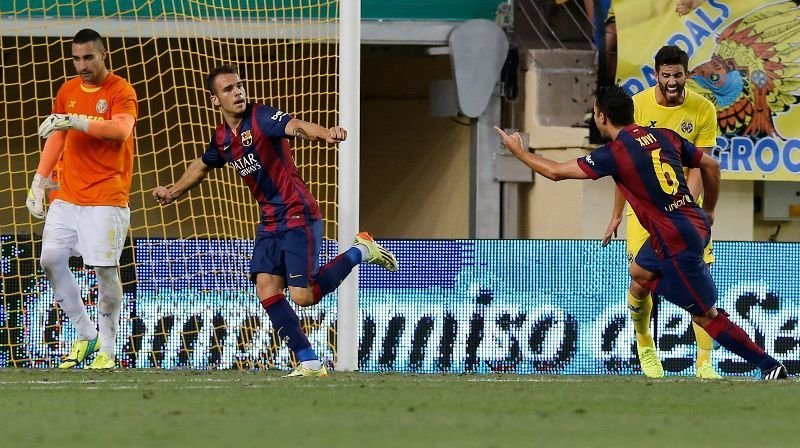 Sandro Ramírez y Xavi celebran el gol que dio la victoria al Barcelona en casa del Villarreal.