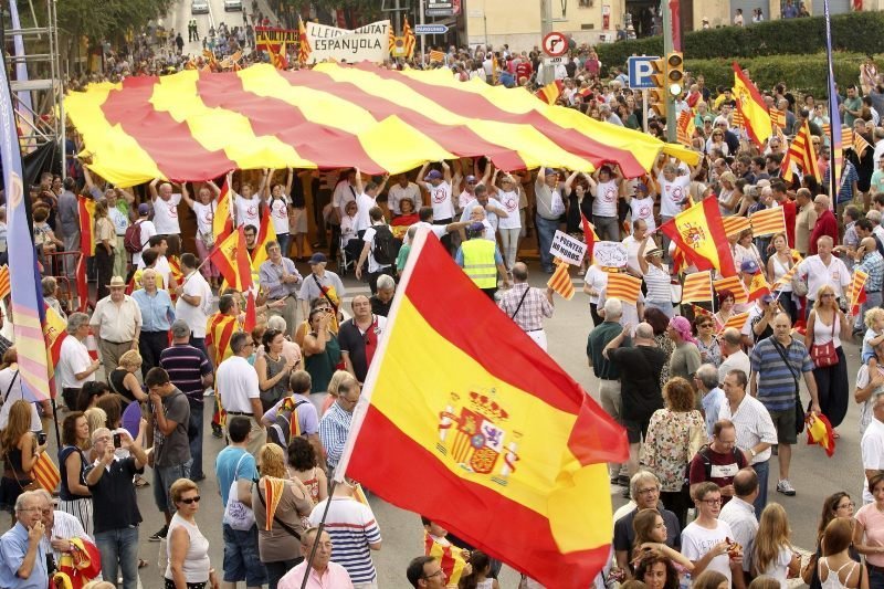Banderas españolas y catalanas convivieron en Tarragona.