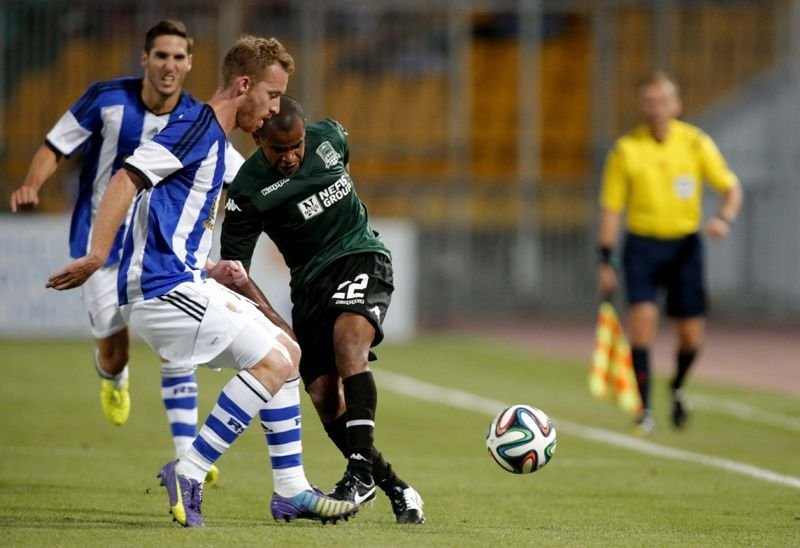 Zurutuza presiona a Joaozinho, del Krasnodar ruso, en la Liga Europa.